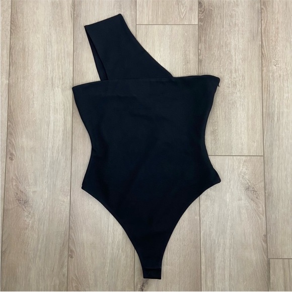 Superdown Rockie One Shoulder Bodysuit in Black - Picture 2 of 7